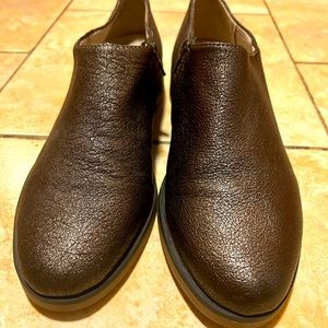 Naturalizer slip-on low cut shoes with zipper.